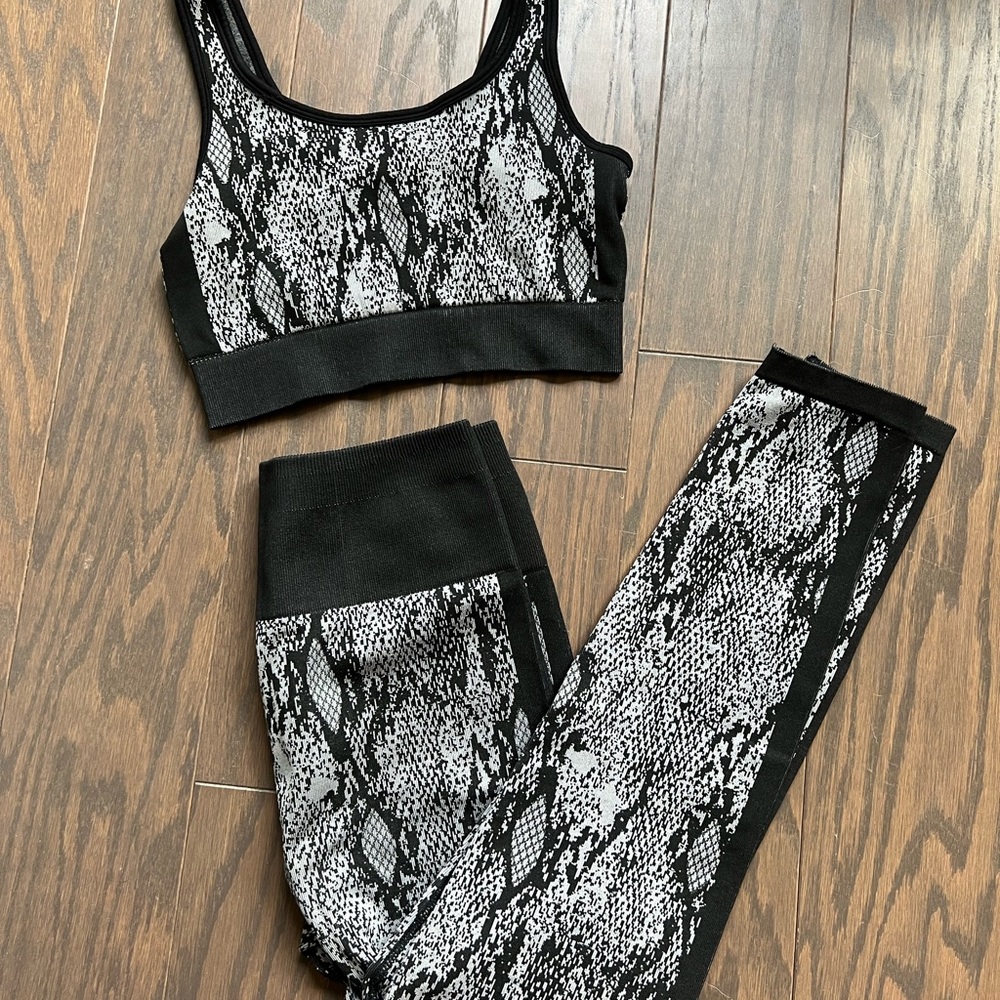 Fabletics seamless workout set